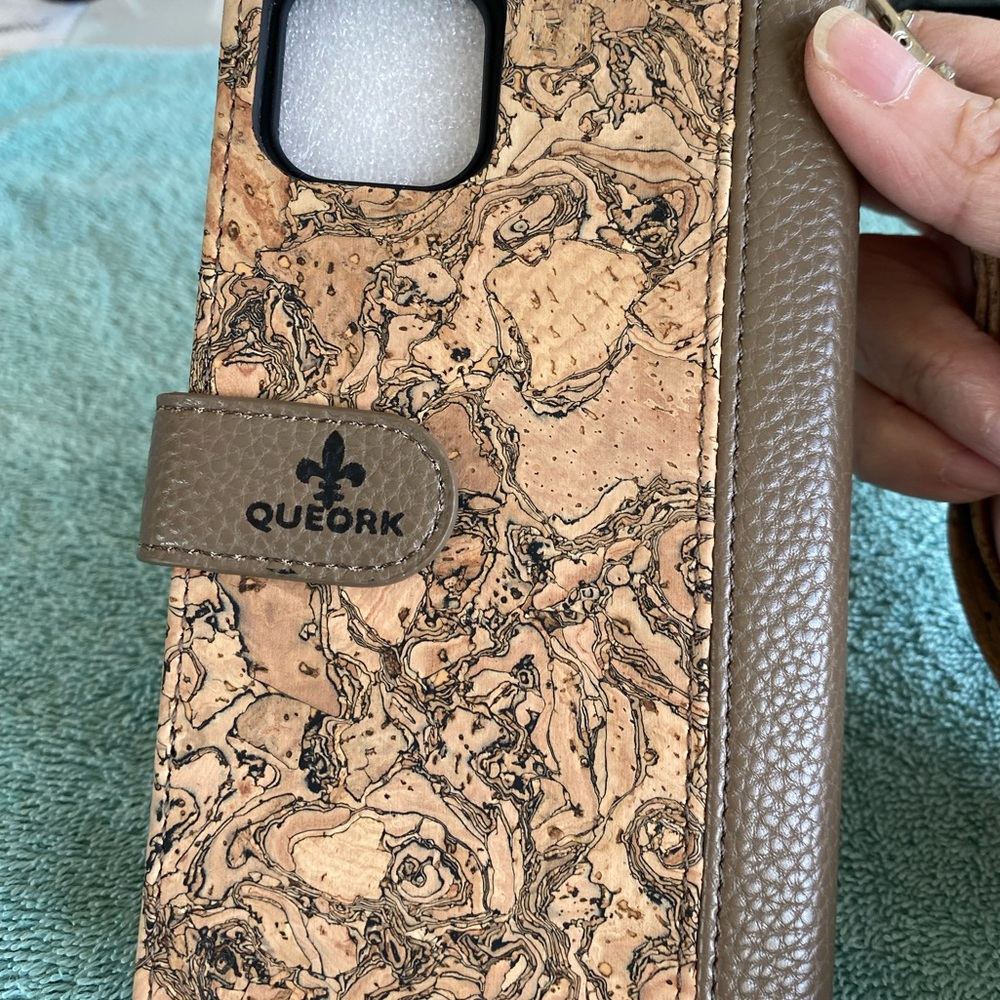 NWOT Queork Tan Cork Phone Wallet Wristlet